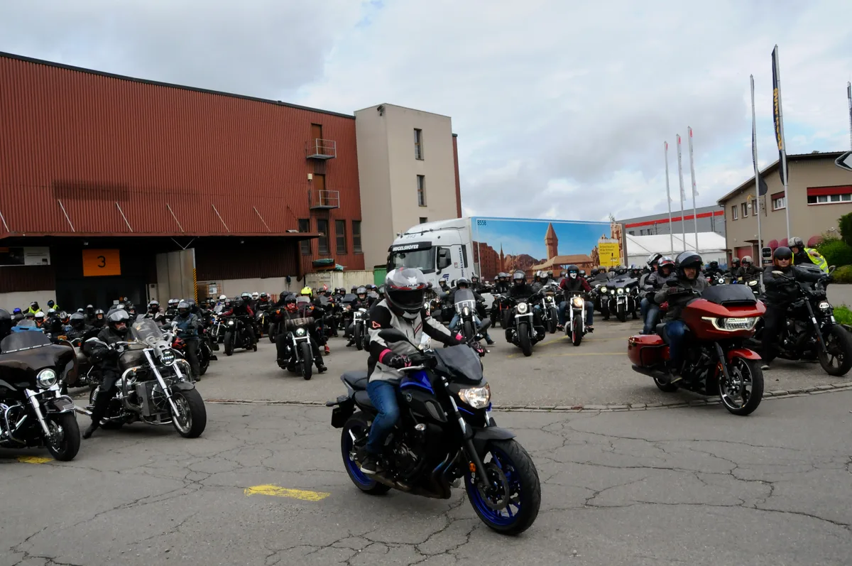 Endlich geht es los. Knapp 170 Personen nehmen dieses Jahr am traditionellen Ramp Ride teil.